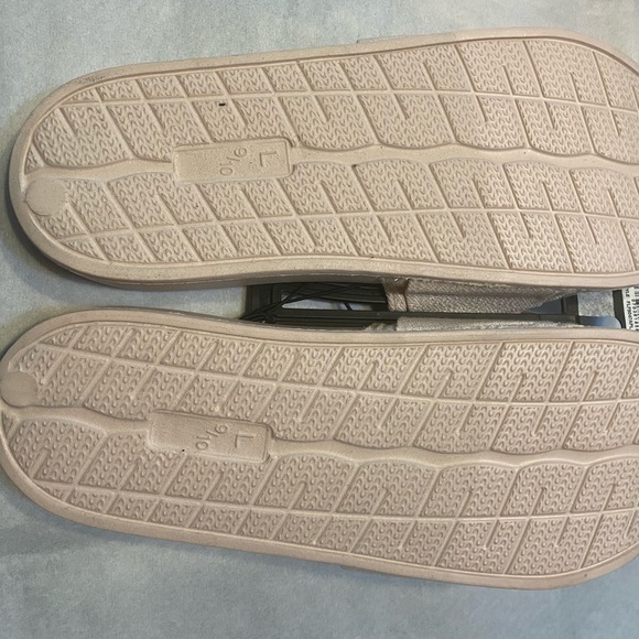 NWT INC Knotted Pool Slide Sandals
Cream M 9/10 - Picture 2 of 6